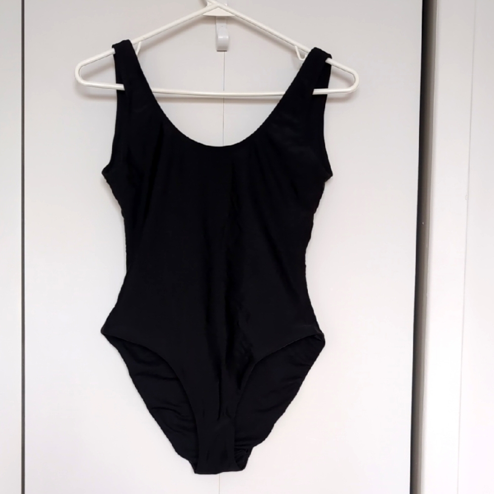 NWOT ONIA ONE PIECE, S